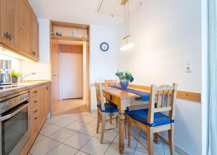 Hamburger Strasse 3- 5 * Grömitz